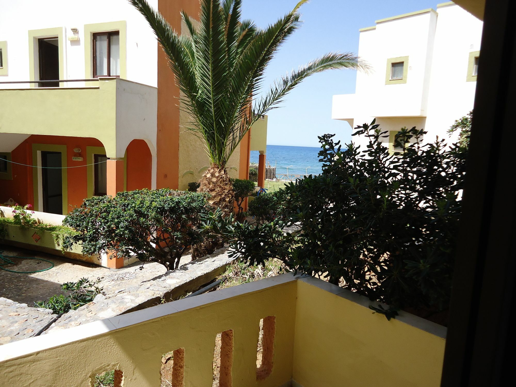 Almyra Apartments & Suites Sfáka エクステリア 写真