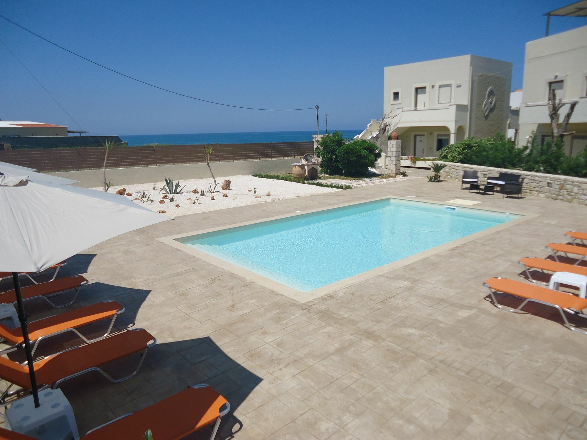 Almyra Apartments & Suites Sfáka エクステリア 写真
